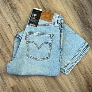 NWT Levi’s Ribcage Ankle Straight 27x27